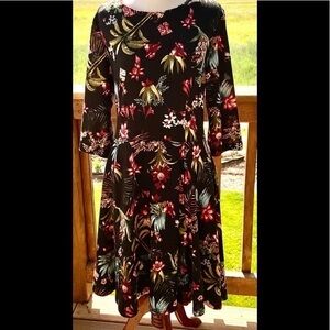 NWT-Papillon 3/4 Sleeve V-neck Floral Dress